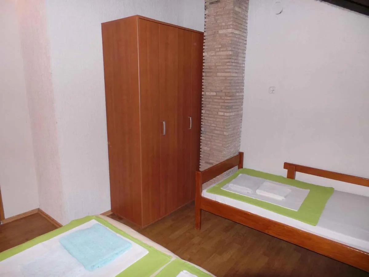Apartmán Holiday Home In Breze 15380